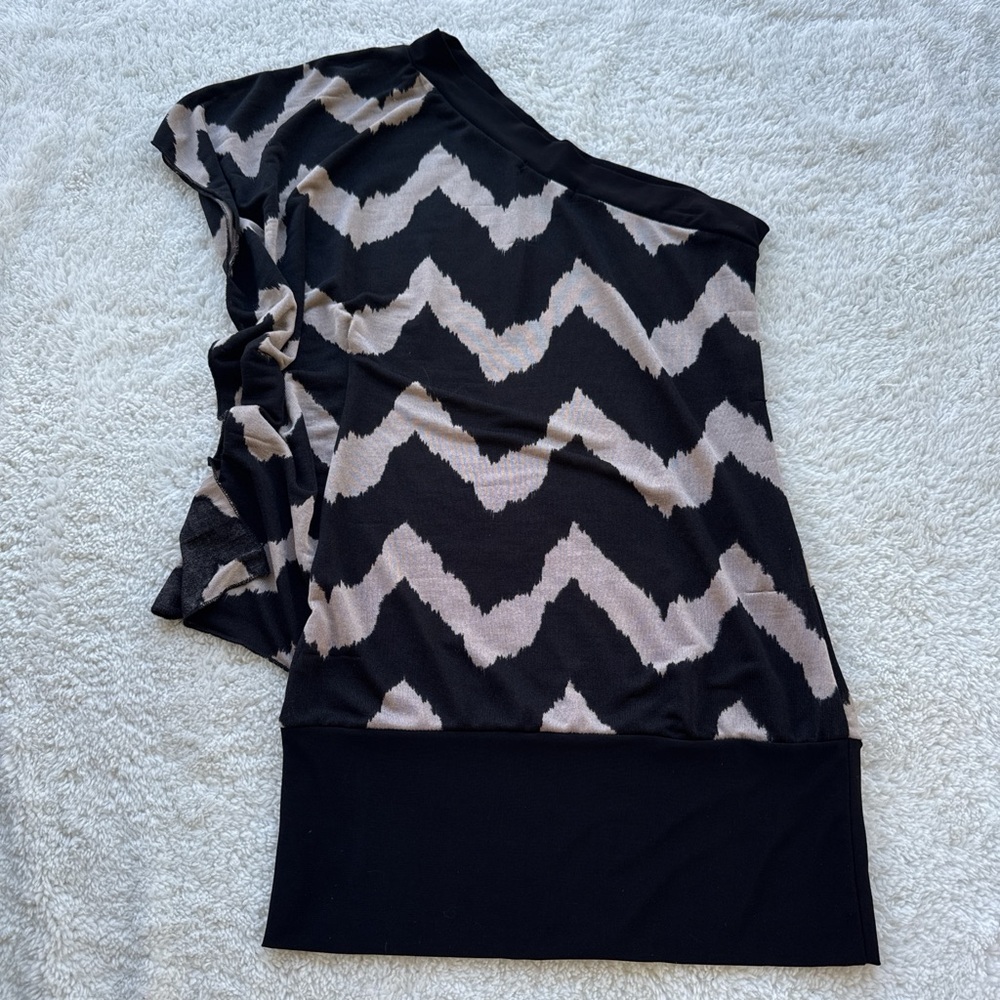 Body Central Black and Beige Chevron One-Shoulder Dress